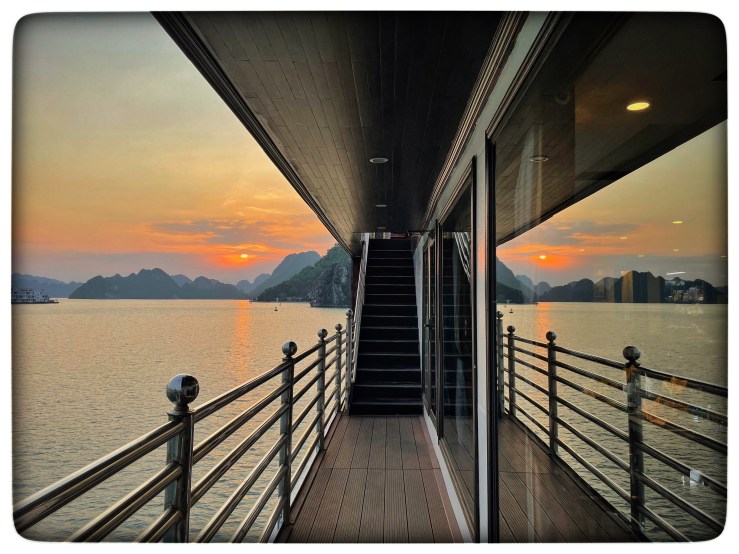 Cruising over Halong&nbsp;Bay